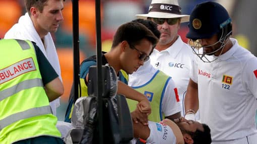 Dimuth Karunaratne cleared of injury after being felled by bouncer