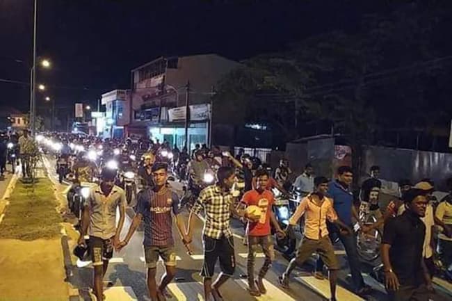 Police fire tear gas at protesters in Batticaloa