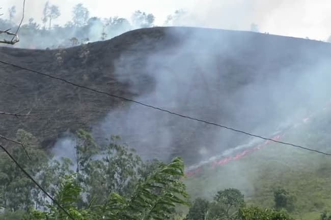 Air Force assists to douse forest fire in Ettampitiya