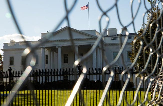 White House on lockdown over air space violation in Washington DC