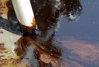 UPDATE: Oil slick reaches Wellawatte shore after ship sinks