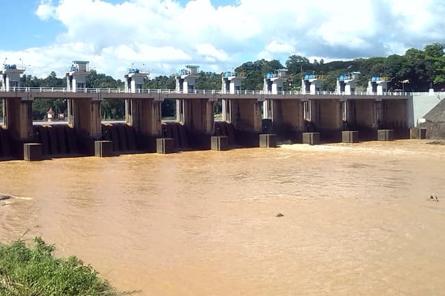 Two teens commit suicide by jumping into Polgolla Reservoir