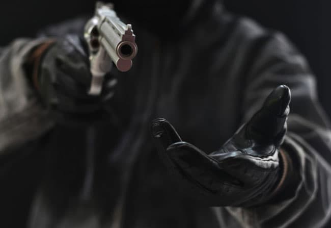 Armed robbers make away with Rs 30 mn from businessman’s home