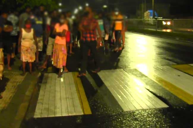 Expectant mother critical, two children killed in pedestrian crossing crash