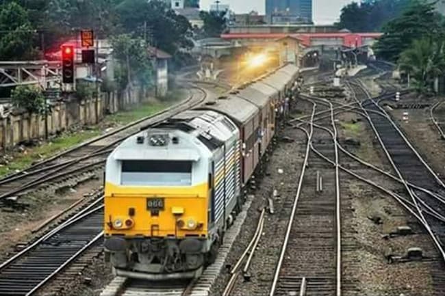 Railway station masters call off token strike