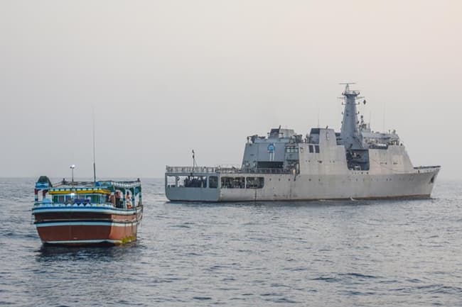 Drug peddlers dump heroin into sea as Navy foils smuggling attempt