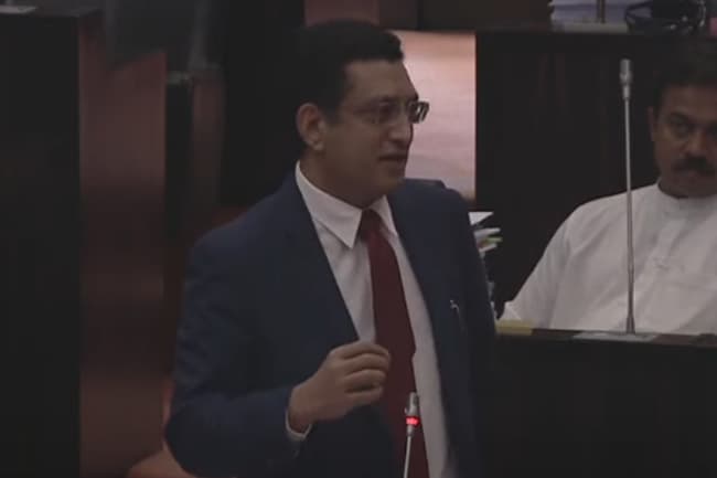 Sabry tells parliament he is still the finance minister