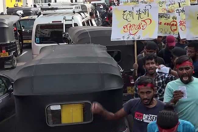 Heavy traffic at Nugegoda Junction due to protest