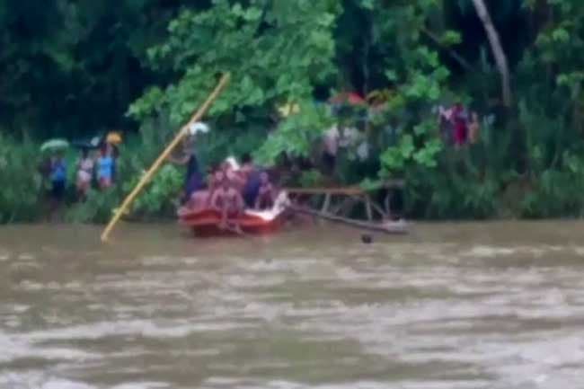 Four people reported missing while bathing at Udaha Ella