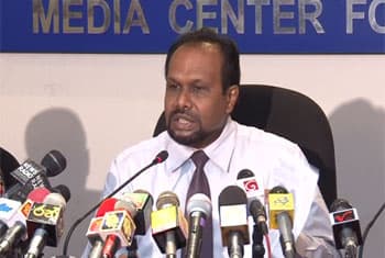 VIDEO: JVP pointing finger at Govt. when 4 fingers pointed at them – Hulugalle