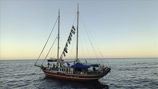 Israeli naval ships intercept Gaza-bound flotilla
