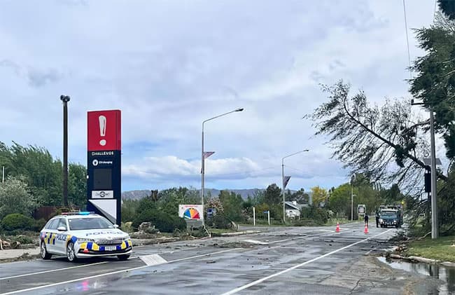 Strong winds in New Zealand leave thousands without power, more than 100 flights cancelled