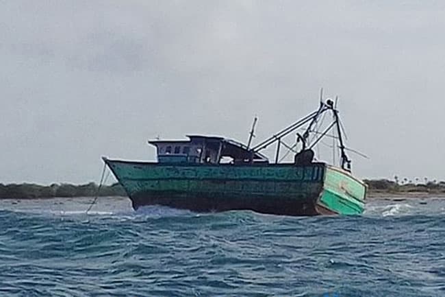 Sri Lankan boat with nearly 300kg heroin and ‘Ice’ seized off Maldives