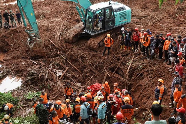Indonesia landslide kills 11 in Central Java, official says 12 missing