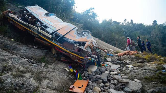 19 killed in bus crash in Nepal