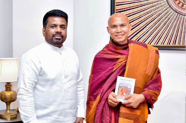 President meets Ven. Pannakara Thero following “Ehipassiko” peace walk