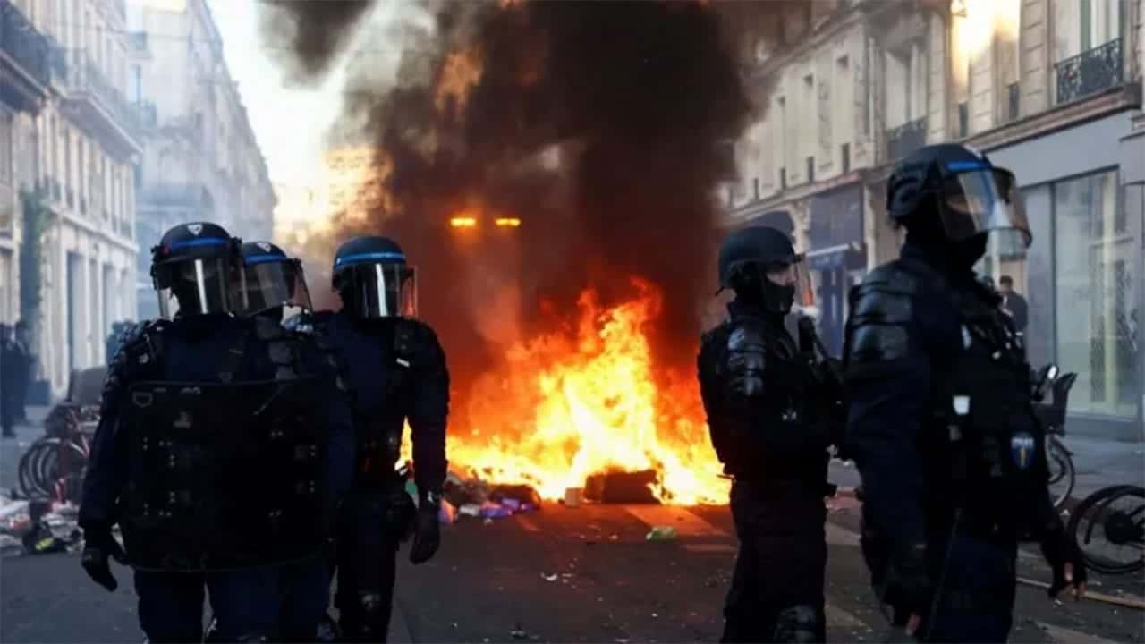 France calm under night curfews as government awaits new weekend protests