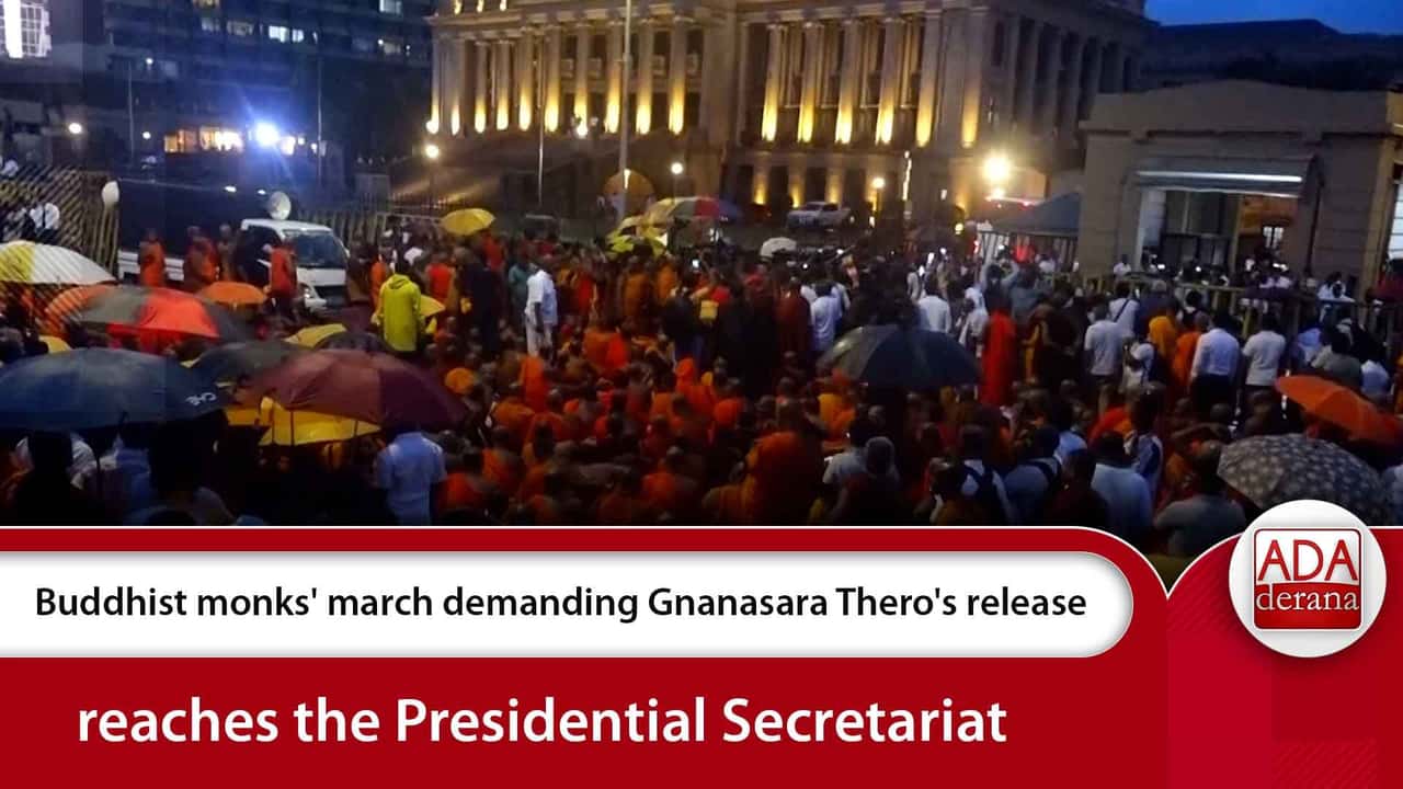 Buddhist monks' march demanding Gnanasara Thero's release reaches the Presidential Secretariat