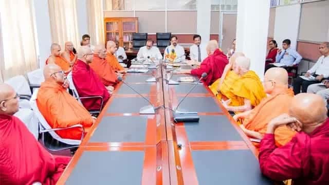 Maha Sangha endorses proposed legal reforms on imprisoned Buddhist monks