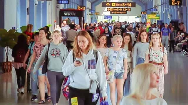 Tourist arrivals in October near 100,000