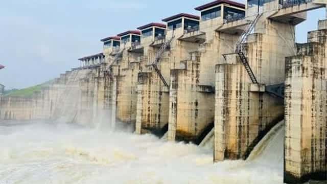 Public cautioned as 6 sluice gates of Deduru Oya Reservoir opened
