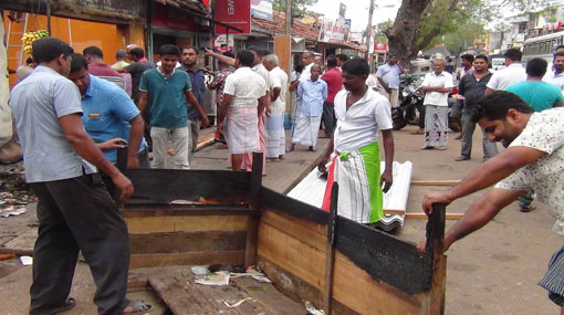 Communities come together to repair burnt down Muslim shop in Anamaduwa