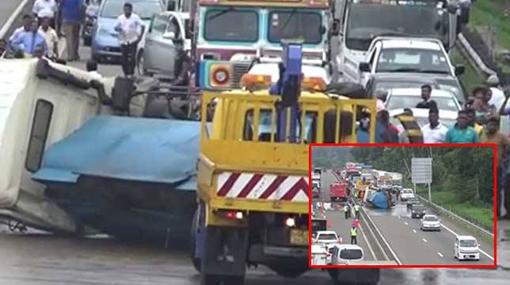 Traffic on Southern Expressway diverted at Kahathuduwa exit