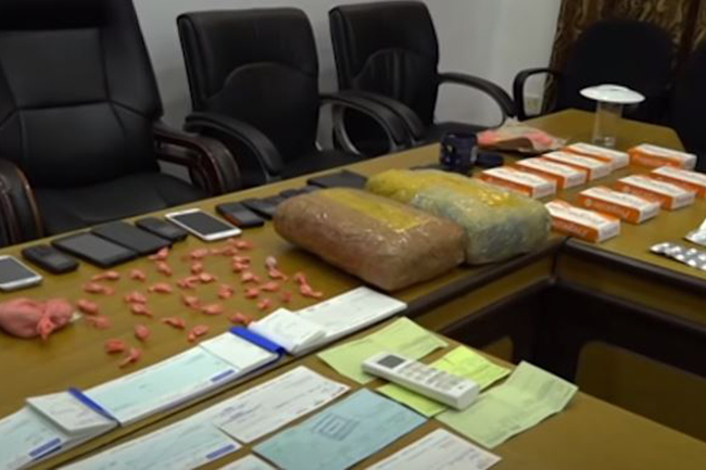 Seven including females arrested for throwing contraband into Negombo Prison