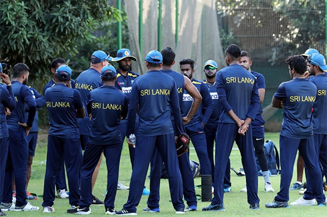 25 national cricket players sign tour contracts for India series