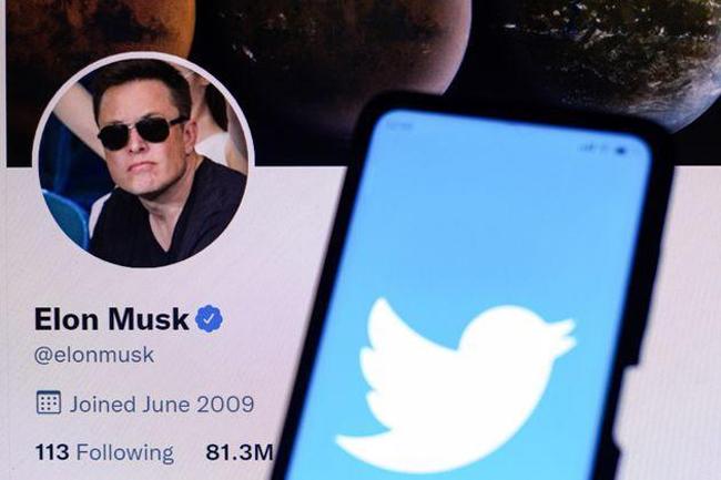 Elon Musk strikes deal to buy Twitter for $44bn