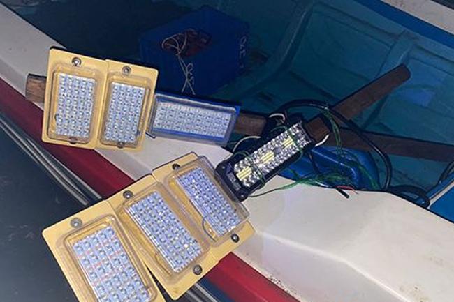 Two men engaged in light-coarse fishing apprehended off Mullaitivu