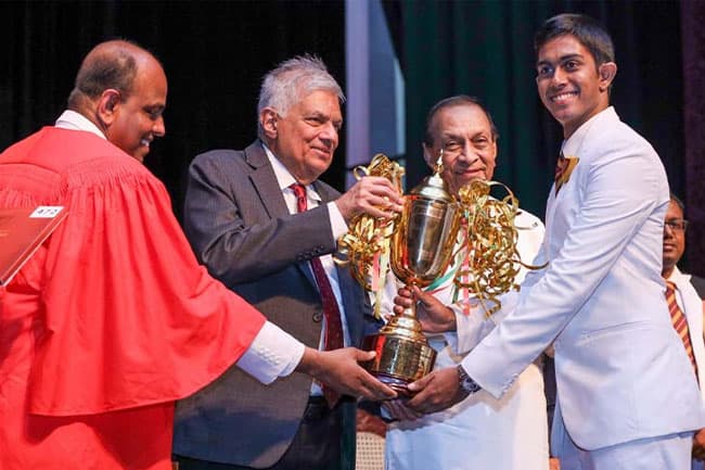 Should equip students with knowledge on modern technology to prepare for future - President