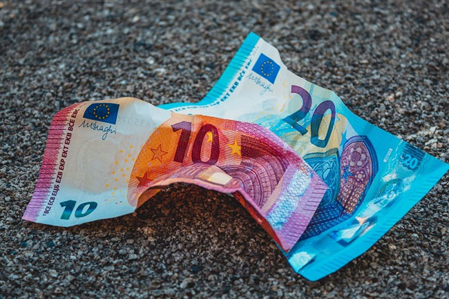 World economy at critical juncture in inflation fight, central-bank body warns