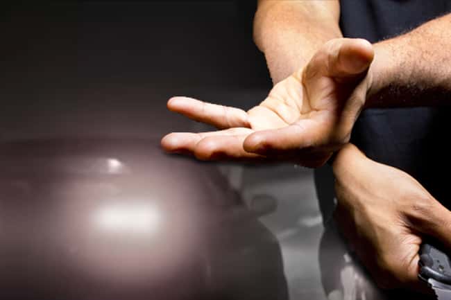 Prominent politician’s son robbed at knifepoint in Bambalapitiya