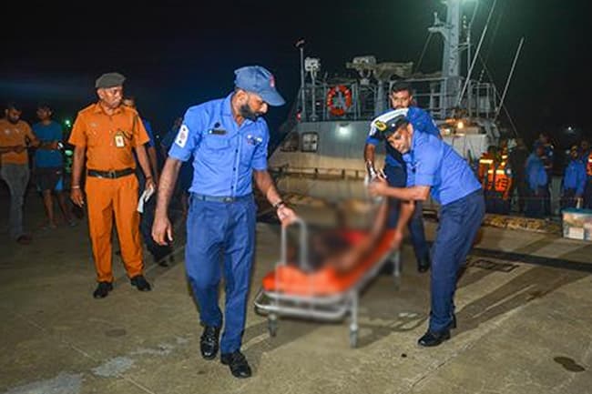 Navy helps bring ashore fisherman with burn injuries