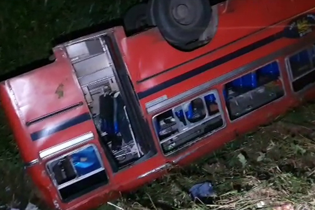 At least 18 injured after bus falls down precipice in Watawala