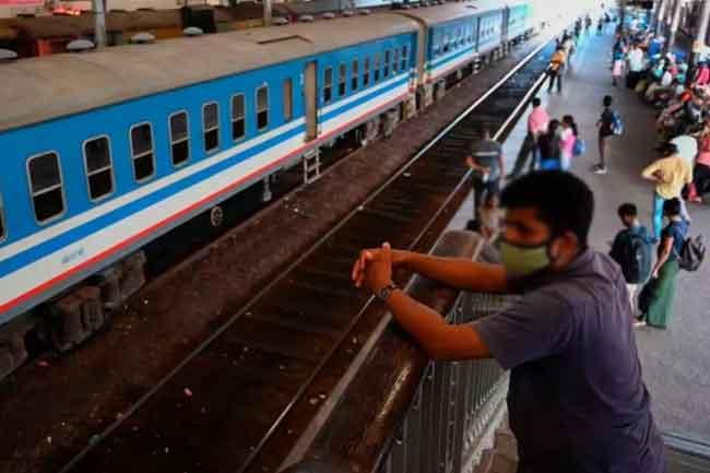 Special meeting between railways chief, electrical technicians on recent issues