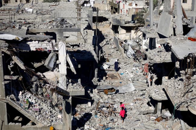 Truce in Gaza extended by another day minutes before it was set to expire
