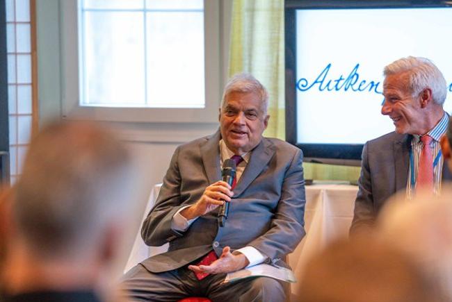 President discusses effective progress of debt restructuring at Business Roundtable in Switzerland