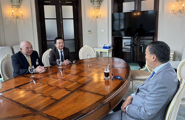 Thai PM urges state energy firm to invest in Sri Lanka’s solar farm