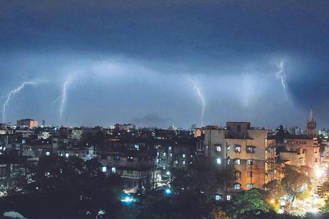 Hundreds of thousands lose power in Australia after weather downs power lines
