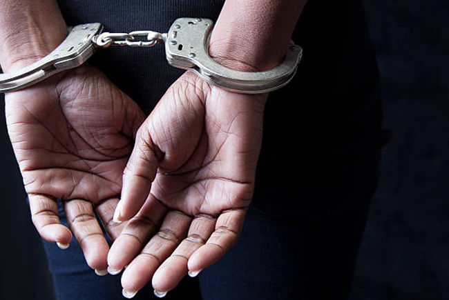 Woman arrested after attempting to smuggle heroin into Kalutara Prison