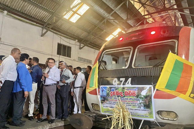 ‘Dunhinda Odyssey’ special luxury tourist train inaugurated