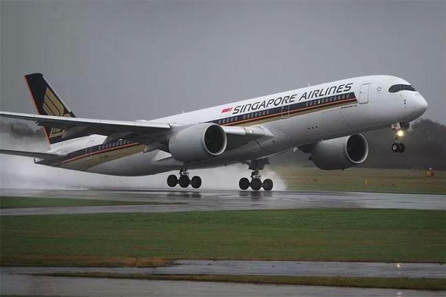 Passenger killed, 30 injured as Singapore Airlines flight hits severe turbulence