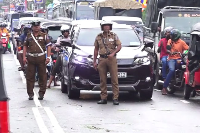 Fallen tree blocks section of Galle Road