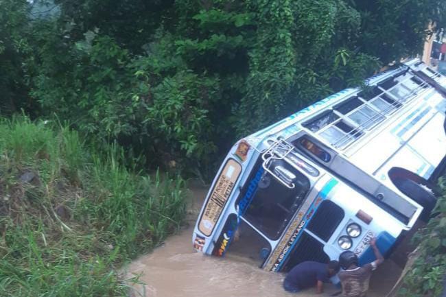 Bus topples into canal in Warakapola; 13 including students injured