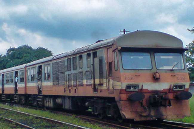 Train services on Puttalam line disrupted due to flooding