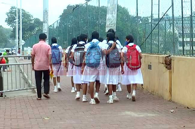 Decision on opening schools in Western Province tomorrow amid adverse weather