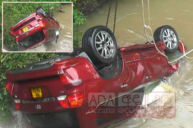 Two brothers killed as Jeep plunges into Bujgamuwa Oya