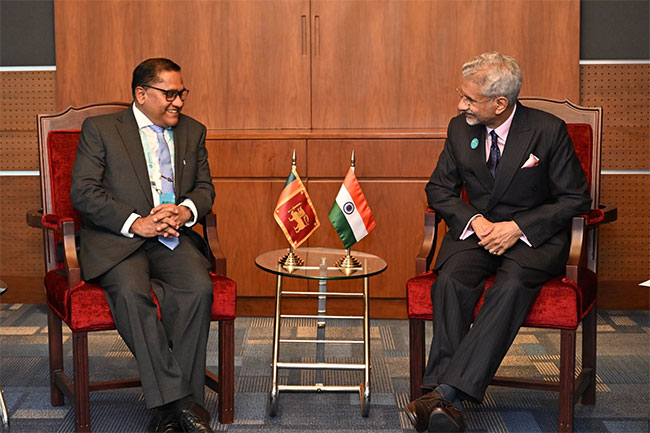 Sri Lanka’s FM Vijitha Herath meets Indian counterpart in Oman